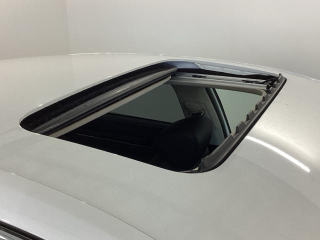 アコード ＥＸ　純正メモリーナビ　本革Ｐシート　Ｓルーフ　カーテンエアバッグ　イモビ　追突軽減ブレーキ　オートエアコン　ＬＥＤヘッドライト　パワ－シ－ト　皮シート　横滑り防止装置　地デジフルセグ　スマキー　ＵＳＢ接続（34枚目）