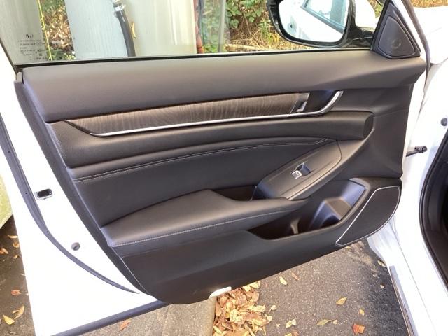 アコード ＥＸ　純正メモリーナビ　本革Ｐシート　Ｓルーフ　カーテンエアバッグ　イモビ　追突軽減ブレーキ　オートエアコン　ＬＥＤヘッドライト　パワ－シ－ト　皮シート　横滑り防止装置　地デジフルセグ　スマキー　ＵＳＢ接続（37枚目）