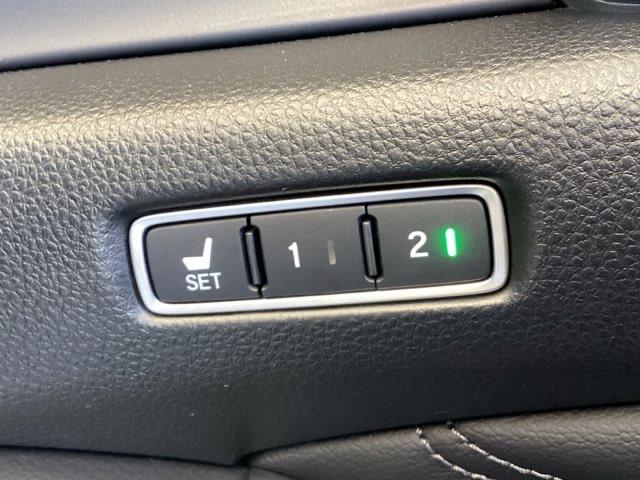 アコード ＥＸ　純正メモリーナビ　本革Ｐシート　Ｓルーフ　カーテンエアバッグ　イモビ　追突軽減ブレーキ　オートエアコン　ＬＥＤヘッドライト　パワ－シ－ト　皮シート　横滑り防止装置　地デジフルセグ　スマキー　ＵＳＢ接続（56枚目）