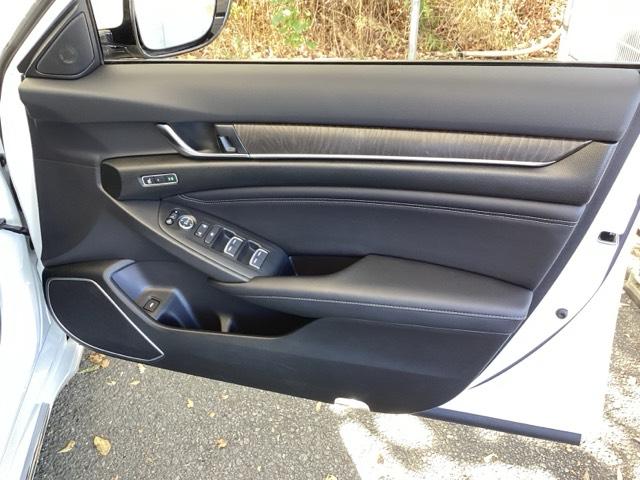 アコード ＥＸ　純正メモリーナビ　本革Ｐシート　Ｓルーフ　カーテンエアバッグ　イモビ　追突軽減ブレーキ　オートエアコン　ＬＥＤヘッドライト　パワ－シ－ト　皮シート　横滑り防止装置　地デジフルセグ　スマキー　ＵＳＢ接続（57枚目）