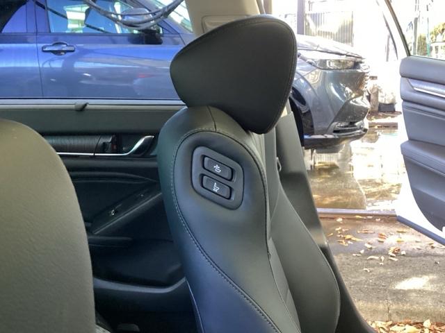 アコード ＥＸ　純正メモリーナビ　本革Ｐシート　Ｓルーフ　カーテンエアバッグ　イモビ　追突軽減ブレーキ　オートエアコン　ＬＥＤヘッドライト　パワ－シ－ト　皮シート　横滑り防止装置　地デジフルセグ　スマキー　ＵＳＢ接続（63枚目）