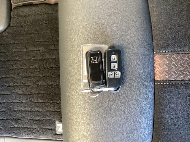 Ｎ－ＢＯＸカスタム Ｇ・Ｌターボホンダセンシング　純正ナビ　フルセグ　リアカメラ　両側ＰＷスライドドア　Ｂモニタ　Ｉストップ　セキュリティー　ＵＳＢ接続　クルーズコントロール　ナビＴＶ　キーレスエントリー　ＶＳＡ　ベンチＳ　ＬＥＤランプ　ターボモデル（25枚目）