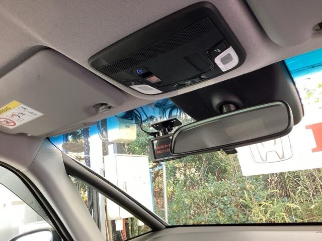 フィット ｅ：ＨＥＶクロスター　純正メモリーナビ　リアカメラ　ＥＴＣ　衝突回避システム　フルオートエアコン　整備記録簿　前後センサー　ＬＥＤランプ　エアバッグ　サイドエアバック　地デジ　オートクルーズコントロール　ＶＳＡ　ＵＳＢ（10枚目）