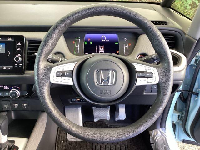 フィット ｅ：ＨＥＶクロスター　純正メモリーナビ　リアカメラ　ＥＴＣ　衝突回避システム　フルオートエアコン　整備記録簿　前後センサー　ＬＥＤランプ　エアバッグ　サイドエアバック　地デジ　オートクルーズコントロール　ＶＳＡ　ＵＳＢ（14枚目）