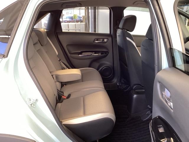 フィット ｅ：ＨＥＶクロスター　純正メモリーナビ　リアカメラ　ＥＴＣ　衝突回避システム　フルオートエアコン　整備記録簿　前後センサー　ＬＥＤランプ　エアバッグ　サイドエアバック　地デジ　オートクルーズコントロール　ＶＳＡ　ＵＳＢ（17枚目）