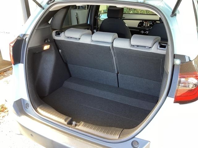 フィット ｅ：ＨＥＶクロスター　純正メモリーナビ　リアカメラ　ＥＴＣ　衝突回避システム　フルオートエアコン　整備記録簿　前後センサー　ＬＥＤランプ　エアバッグ　サイドエアバック　地デジ　オートクルーズコントロール　ＶＳＡ　ＵＳＢ（18枚目）