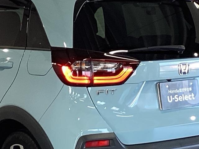 フィット ｅ：ＨＥＶクロスター　純正メモリーナビ　リアカメラ　ＥＴＣ　衝突回避システム　フルオートエアコン　整備記録簿　前後センサー　ＬＥＤランプ　エアバッグ　サイドエアバック　地デジ　オートクルーズコントロール　ＶＳＡ　ＵＳＢ（27枚目）