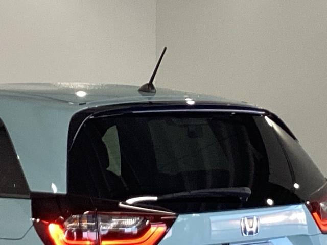 フィット ｅ：ＨＥＶクロスター　純正メモリーナビ　リアカメラ　ＥＴＣ　衝突回避システム　フルオートエアコン　整備記録簿　前後センサー　ＬＥＤランプ　エアバッグ　サイドエアバック　地デジ　オートクルーズコントロール　ＶＳＡ　ＵＳＢ（28枚目）