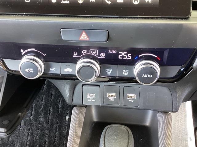 フィット ｅ：ＨＥＶクロスター　純正メモリーナビ　リアカメラ　ＥＴＣ　衝突回避システム　フルオートエアコン　整備記録簿　前後センサー　ＬＥＤランプ　エアバッグ　サイドエアバック　地デジ　オートクルーズコントロール　ＶＳＡ　ＵＳＢ（35枚目）