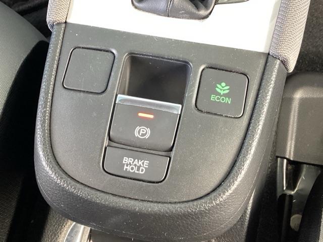 フィット ｅ：ＨＥＶクロスター　純正メモリーナビ　リアカメラ　ＥＴＣ　衝突回避システム　フルオートエアコン　整備記録簿　前後センサー　ＬＥＤランプ　エアバッグ　サイドエアバック　地デジ　オートクルーズコントロール　ＶＳＡ　ＵＳＢ（37枚目）