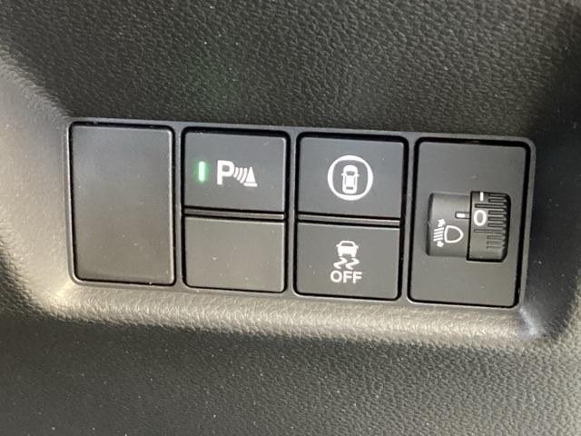 フィット ｅ：ＨＥＶクロスター　純正メモリーナビ　リアカメラ　ＥＴＣ　衝突回避システム　フルオートエアコン　整備記録簿　前後センサー　ＬＥＤランプ　エアバッグ　サイドエアバック　地デジ　オートクルーズコントロール　ＶＳＡ　ＵＳＢ（43枚目）