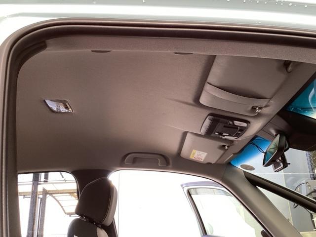 フィット ｅ：ＨＥＶクロスター　純正メモリーナビ　リアカメラ　ＥＴＣ　衝突回避システム　フルオートエアコン　整備記録簿　前後センサー　ＬＥＤランプ　エアバッグ　サイドエアバック　地デジ　オートクルーズコントロール　ＶＳＡ　ＵＳＢ（53枚目）