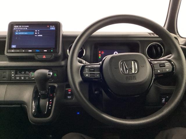 Ｎ－ＢＯＸカスタム ベースグレード　ＨｏｎｄａＣＯＮＮＥＣＴ対応純正メモリーナビ　ＣＭＢＳ　ベンチシート　オートエアコン　スマートキ　ＬＥＤ　盗難防止装置　クルコン　ＥＴＣ　バックカメラ　フルセグＴＶ　パワーステアリング　エアバッグ（3枚目）