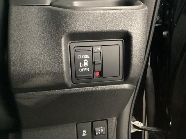 Ｎ－ＢＯＸカスタム ベースグレード　ＨｏｎｄａＣＯＮＮＥＣＴ対応純正メモリーナビ　ＣＭＢＳ　ベンチシート　オートエアコン　スマートキ　ＬＥＤ　盗難防止装置　クルコン　ＥＴＣ　バックカメラ　フルセグＴＶ　パワーステアリング　エアバッグ（16枚目）