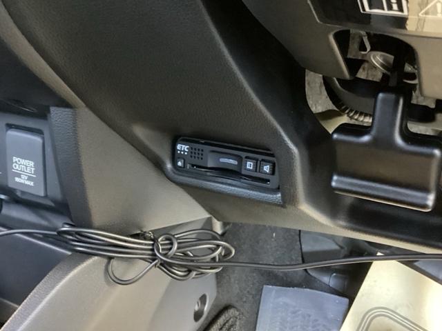 フィットハイブリッド F 純正ナビ フルセグ リアカメラ 地デジTV ナビTV 横滑り防止装置 フルオートエアコン イモビライザー キーフリーシステム 全席パワーウインドウ パワーステアリング アクティブクルーズ ABS(16枚目)