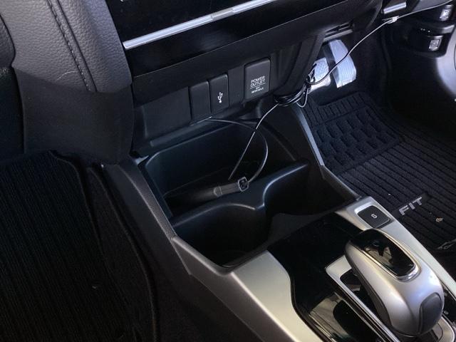 フィットハイブリッド F 純正ナビ フルセグ リアカメラ 地デジTV ナビTV 横滑り防止装置 フルオートエアコン イモビライザー キーフリーシステム 全席パワーウインドウ パワーステアリング アクティブクルーズ ABS(42枚目)