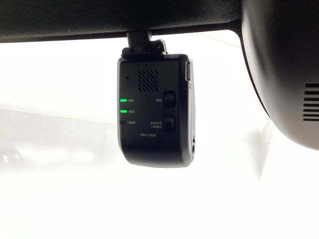 Ｎ－ＢＯＸカスタム ベースグレード　ＨｏｎｄａＣＯＮＮＥＣＴ対応純正メモリーナビ　ドラレコ　Ｗ電動ドア　ＵＳＢ接続　ＣＭＢＳ　Ｄレコ　ベンチシート　オートエアコン　スマートキ　ＬＥＤ　盗難防止装置　クルコン　ＥＴＣ　バックカメラ　ＥＳＣ（12枚目）