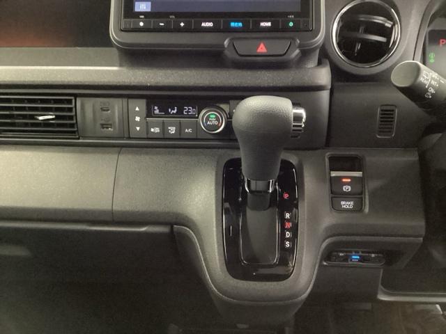 Ｎ－ＢＯＸカスタム ベースグレード　ＨｏｎｄａＣＯＮＮＥＣＴ対応純正メモリーナビ　ドラレコ　Ｗ電動ドア　ＵＳＢ接続　ＣＭＢＳ　Ｄレコ　ベンチシート　オートエアコン　スマートキ　ＬＥＤ　盗難防止装置　クルコン　ＥＴＣ　バックカメラ　ＥＳＣ（16枚目）