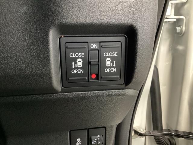 Ｎ－ＢＯＸカスタム ベースグレード　ＨｏｎｄａＣＯＮＮＥＣＴ対応純正メモリーナビ　ドラレコ　Ｗ電動ドア　ＵＳＢ接続　ＣＭＢＳ　Ｄレコ　ベンチシート　オートエアコン　スマートキ　ＬＥＤ　盗難防止装置　クルコン　ＥＴＣ　バックカメラ　ＥＳＣ（19枚目）