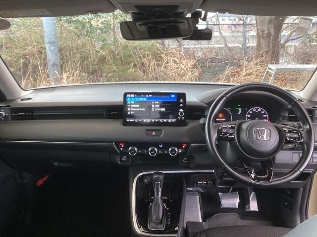 ヴェゼル ｅ：ＨＥＶＺ　純正ナビ　フルセグ　リアカメラ　地上デジタル　ＵＳＢ入力　ハンズフリーテールゲート　シートＨ　サイドエアＢ　パークセンサー　リヤカメラ　ＬＥＤヘットライト　ＥＳＣ　パワステ　ＡＡＣ　エアバック　ＡＢＳ（3枚目）