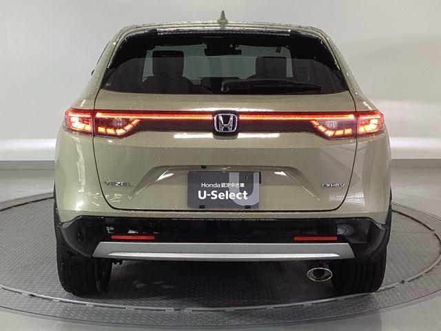 ヴェゼル ｅ：ＨＥＶＺ　純正ナビ　フルセグ　リアカメラ　地上デジタル　ＵＳＢ入力　ハンズフリーテールゲート　シートＨ　サイドエアＢ　パークセンサー　リヤカメラ　ＬＥＤヘットライト　ＥＳＣ　パワステ　ＡＡＣ　エアバック　ＡＢＳ（9枚目）