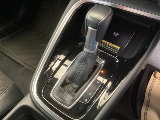 ヴェゼル ｅ：ＨＥＶＺ　純正ナビ　フルセグ　リアカメラ　地上デジタル　ＵＳＢ入力　ハンズフリーテールゲート　シートＨ　サイドエアＢ　パークセンサー　リヤカメラ　ＬＥＤヘットライト　ＥＳＣ　パワステ　ＡＡＣ　エアバック　ＡＢＳ（14枚目）