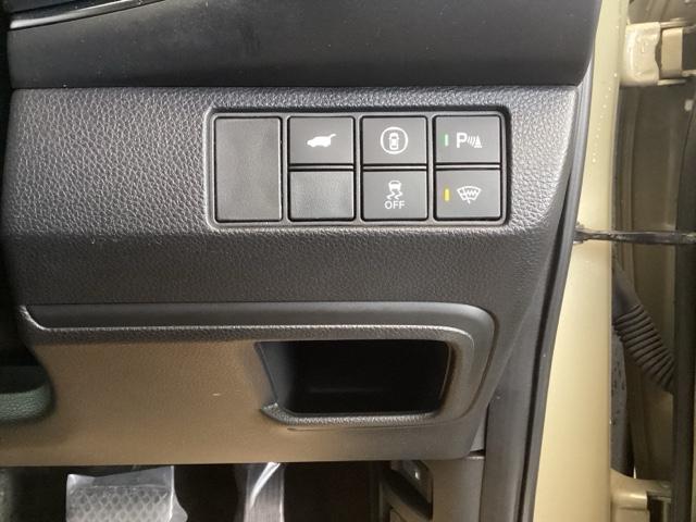 ヴェゼル ｅ：ＨＥＶＺ　純正ナビ　フルセグ　リアカメラ　地上デジタル　ＵＳＢ入力　ハンズフリーテールゲート　シートＨ　サイドエアＢ　パークセンサー　リヤカメラ　ＬＥＤヘットライト　ＥＳＣ　パワステ　ＡＡＣ　エアバック　ＡＢＳ（17枚目）