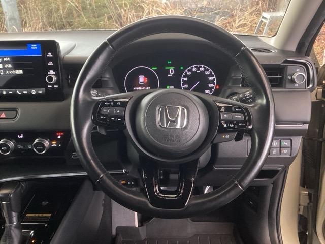 ヴェゼル ｅ：ＨＥＶＺ　純正ナビ　フルセグ　リアカメラ　地上デジタル　ＵＳＢ入力　ハンズフリーテールゲート　シートＨ　サイドエアＢ　パークセンサー　リヤカメラ　ＬＥＤヘットライト　ＥＳＣ　パワステ　ＡＡＣ　エアバック　ＡＢＳ（18枚目）