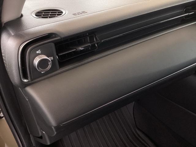 ヴェゼル ｅ：ＨＥＶＺ　純正ナビ　フルセグ　リアカメラ　地上デジタル　ＵＳＢ入力　ハンズフリーテールゲート　シートＨ　サイドエアＢ　パークセンサー　リヤカメラ　ＬＥＤヘットライト　ＥＳＣ　パワステ　ＡＡＣ　エアバック　ＡＢＳ（40枚目）