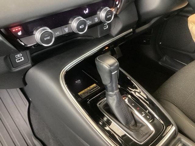 ヴェゼル ｅ：ＨＥＶＺ　純正ナビ　フルセグ　リアカメラ　地上デジタル　ＵＳＢ入力　ハンズフリーテールゲート　シートＨ　サイドエアＢ　パークセンサー　リヤカメラ　ＬＥＤヘットライト　ＥＳＣ　パワステ　ＡＡＣ　エアバック　ＡＢＳ（41枚目）