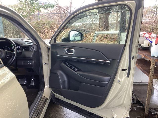 ヴェゼル ｅ：ＨＥＶＺ　純正ナビ　フルセグ　リアカメラ　地上デジタル　ＵＳＢ入力　ハンズフリーテールゲート　シートＨ　サイドエアＢ　パークセンサー　リヤカメラ　ＬＥＤヘットライト　ＥＳＣ　パワステ　ＡＡＣ　エアバック　ＡＢＳ（47枚目）