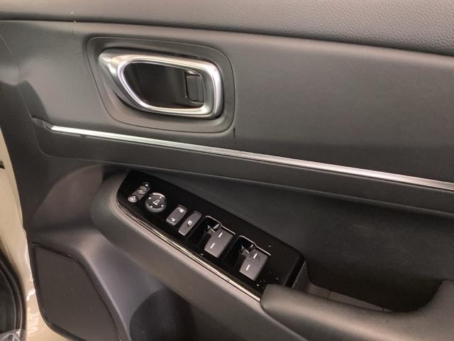 ヴェゼル ｅ：ＨＥＶＺ　純正ナビ　フルセグ　リアカメラ　地上デジタル　ＵＳＢ入力　ハンズフリーテールゲート　シートＨ　サイドエアＢ　パークセンサー　リヤカメラ　ＬＥＤヘットライト　ＥＳＣ　パワステ　ＡＡＣ　エアバック　ＡＢＳ（48枚目）