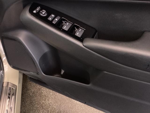 ヴェゼル ｅ：ＨＥＶＺ　純正ナビ　フルセグ　リアカメラ　地上デジタル　ＵＳＢ入力　ハンズフリーテールゲート　シートＨ　サイドエアＢ　パークセンサー　リヤカメラ　ＬＥＤヘットライト　ＥＳＣ　パワステ　ＡＡＣ　エアバック　ＡＢＳ（49枚目）