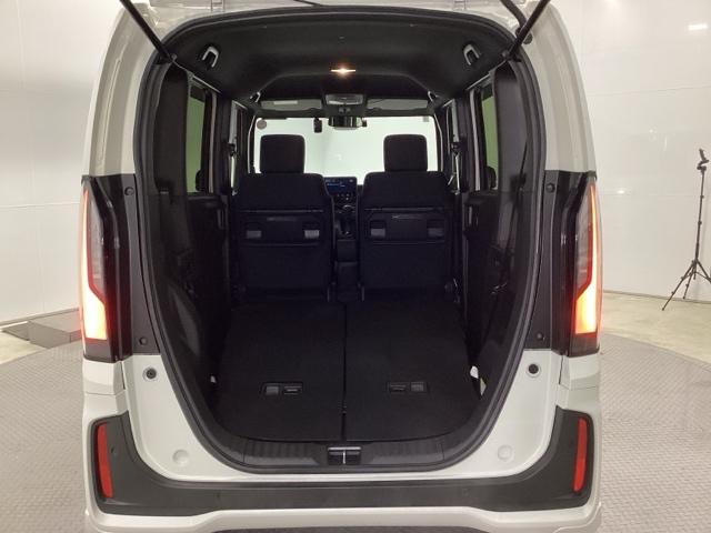 N-BOXカスタム ベースグレード 試乗車 メモリーナビ ドラレコ ETC Pソナー ナビテレビ レーダーブレーキサポート 地デジ対応 サイドエアバック 禁煙 Sヒータ スマートキー&プッシュスタート 横滑り防止 USB 盗難防止(23枚目)