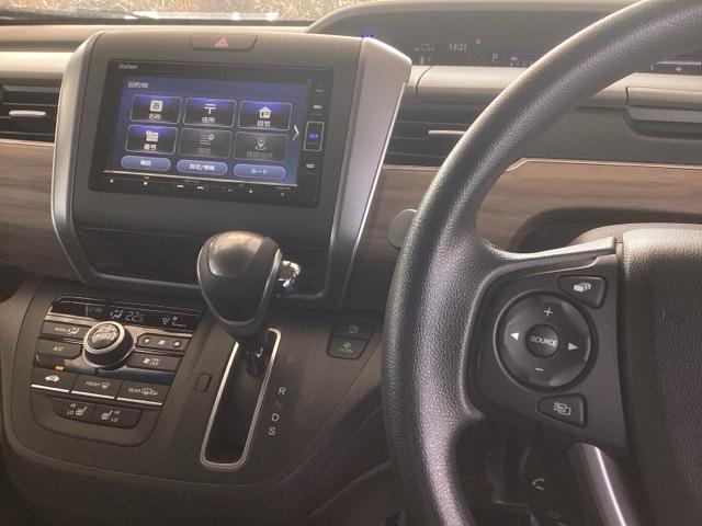 フリード Ｇ・ホンダセンシング　純正ナビ　フルセグ　７人乗り　Ｗ電動ドア　キーフリ　スマートキーシステム　イモビ　ＵＳＢポート　カラーバックモニター　横滑防止装置　ＬＥＤランプ　エアコン　クルコン　パワーウィンドウ　ドライブレコーダ（2枚目）