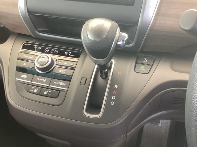 フリード Ｇ・ホンダセンシング　純正ナビ　フルセグ　７人乗り　Ｗ電動ドア　キーフリ　スマートキーシステム　イモビ　ＵＳＢポート　カラーバックモニター　横滑防止装置　ＬＥＤランプ　エアコン　クルコン　パワーウィンドウ　ドライブレコーダ（14枚目）