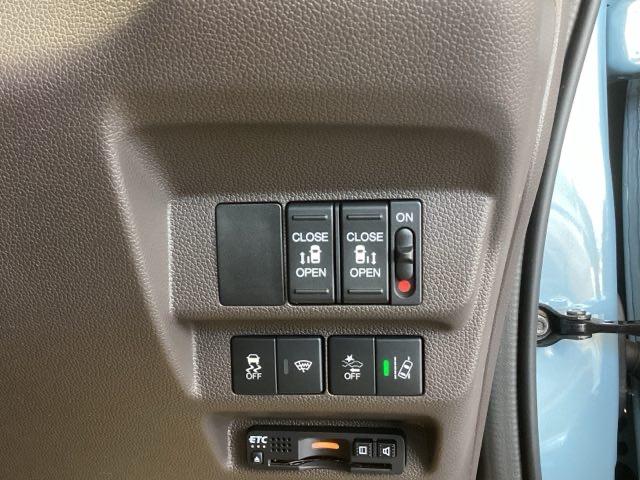 フリード Ｇ・ホンダセンシング　純正ナビ　フルセグ　７人乗り　Ｗ電動ドア　キーフリ　スマートキーシステム　イモビ　ＵＳＢポート　カラーバックモニター　横滑防止装置　ＬＥＤランプ　エアコン　クルコン　パワーウィンドウ　ドライブレコーダ（16枚目）