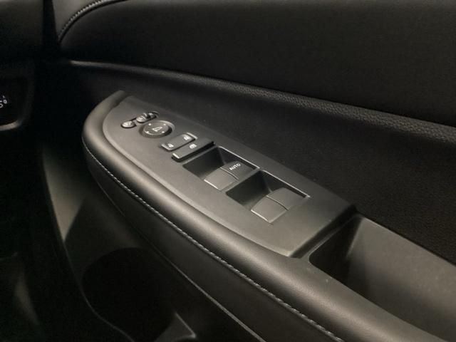 �d���i�[�������R���h�A�~���[�ƁA�p���[�E�B���h�E�}�X�^�[�X�C�b�`���͉^�]�ȃh�A�ɂ���܂��B