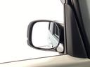 【サイドアンダーミラー】助手席側ドアミラーの下部についております。停車時・発進時などに車両左側の死角になった部分を確認するときに役立ちます。