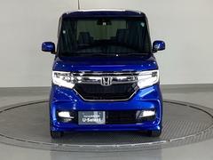 ９灯式フルＬＥＤヘッドライトで、より明るく遠くまで照らします！フロントバンパーにはＬＥＤフォグライトが装着されています！ 6