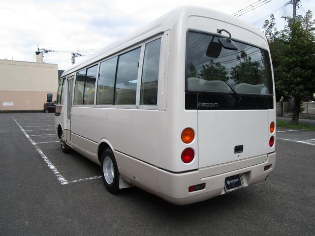 Mitsubishi fuso rosa