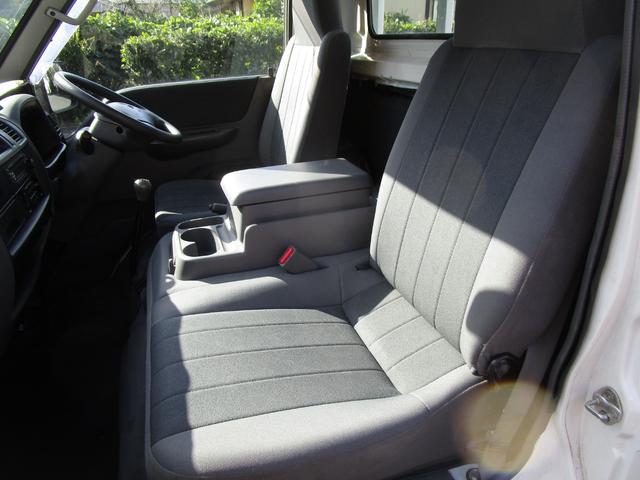 デリカトラック 1tロングGL平ボディー ・内外装クリーニング仕上・ワンオーナー車・車検時記録簿有・CD付ラジオ・運転席エアバック・リアゲートチェーン(15枚目)