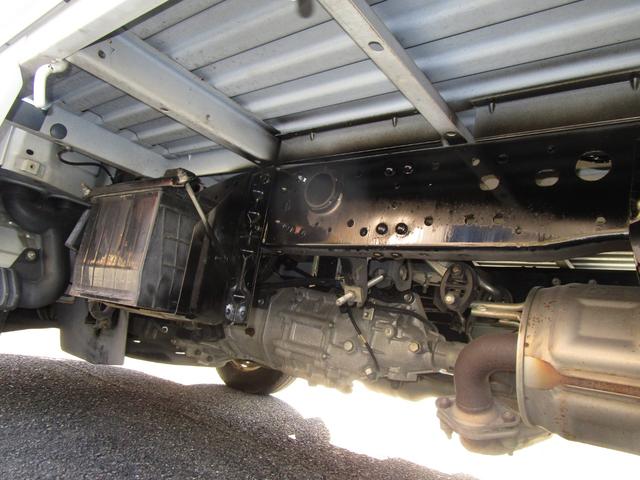 デリカトラック 1tロングGL平ボディー ・内外装クリーニング仕上・ワンオーナー車・車検時記録簿有・CD付ラジオ・運転席エアバック・リアゲートチェーン(24枚目)