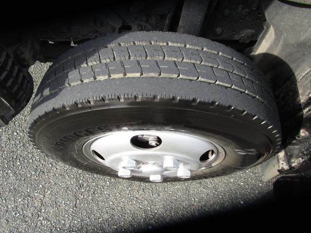 デュトロ 高所作業車 ・内外装クリーニング仕上・運転席エアバック・ABS・アイチ社製高所作業車・SS12A型・バケット積載荷重200K・オールペイント済・左側電動格納ミラー(27枚目)