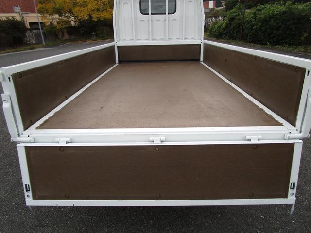 キャンター ２ｔ全低床平ボディー　・内外装クリーニング仕上・ワンオーナー車・車検時記録簿全有・運転席エアバック・ＡＢＳ・左側電動格納ミラー・イージーゴー（坂道発進装置）（9枚目）