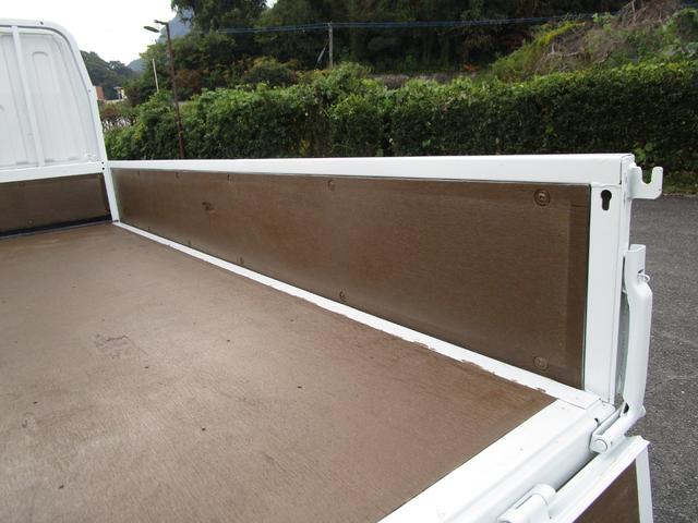 キャンター ２ｔ全低床平ボディー　・内外装クリーニング仕上・ワンオーナー車・車検時記録簿全有・運転席エアバック・ＡＢＳ・左側電動格納ミラー・イージーゴー（坂道発進装置）（12枚目）