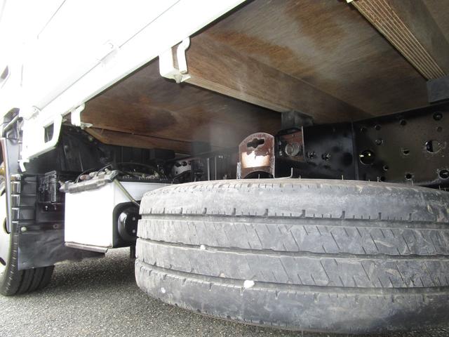 キャンター ２ｔ全低床平ボディー　・内外装クリーニング仕上・ワンオーナー車・車検時記録簿全有・運転席エアバック・ＡＢＳ・左側電動格納ミラー・イージーゴー（坂道発進装置）（22枚目）