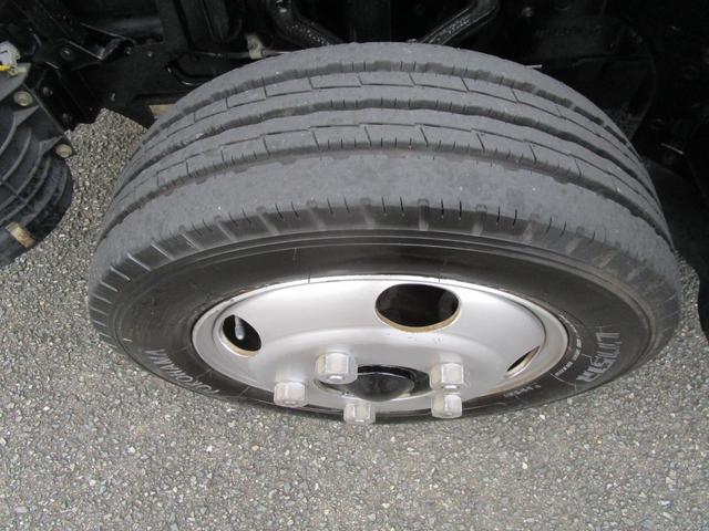 キャンター ２ｔ全低床平ボディー　・内外装クリーニング仕上・ワンオーナー車・車検時記録簿全有・運転席エアバック・ＡＢＳ・左側電動格納ミラー・イージーゴー（坂道発進装置）（28枚目）