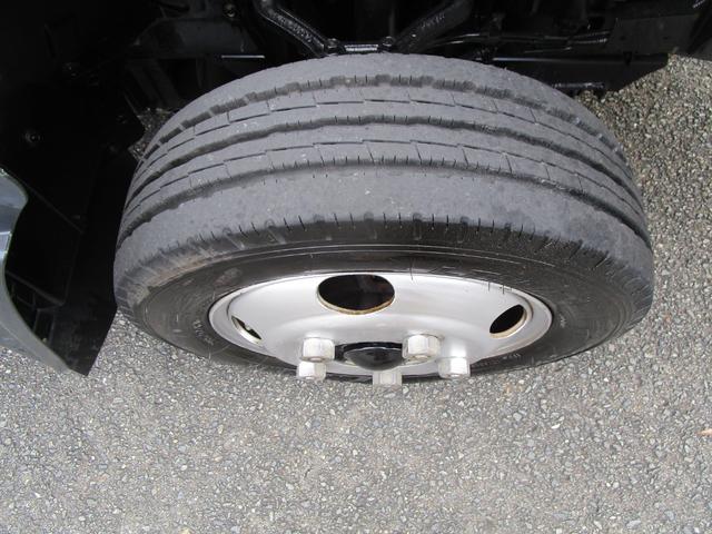 キャンター ２ｔ全低床平ボディー　・内外装クリーニング仕上・ワンオーナー車・車検時記録簿全有・運転席エアバック・ＡＢＳ・左側電動格納ミラー・イージーゴー（坂道発進装置）（29枚目）