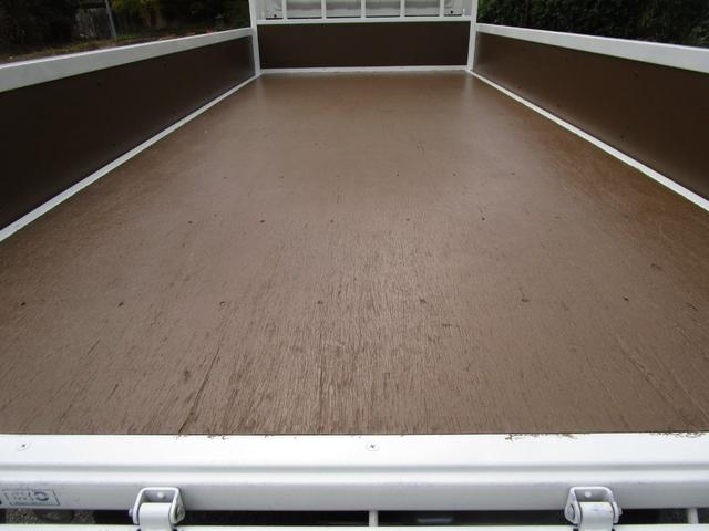 エルフトラック ２ｔワイドロングフラットロー平ボディー　・内外装クリーニング仕上・ワンオーナー車（法人）・運転席エアバック（10枚目）